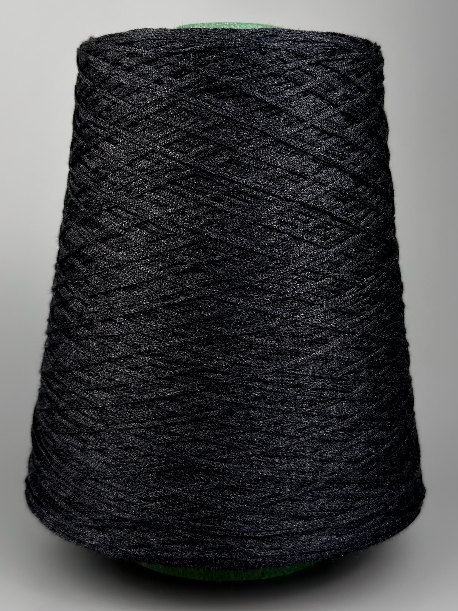Botto Giuseppe Shine – Kettchengarn 100 % Seide col. Anthrazit Melange 500 m / 100 g foto 2